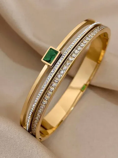 Try on Bracelets online with AI