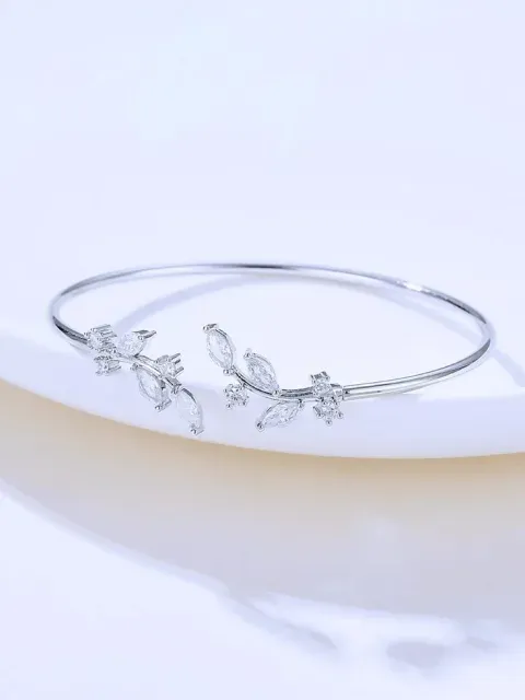Try on Bracelets online with AI