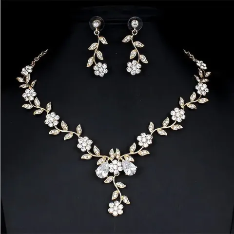 Try on Necklace & earrings online with AI