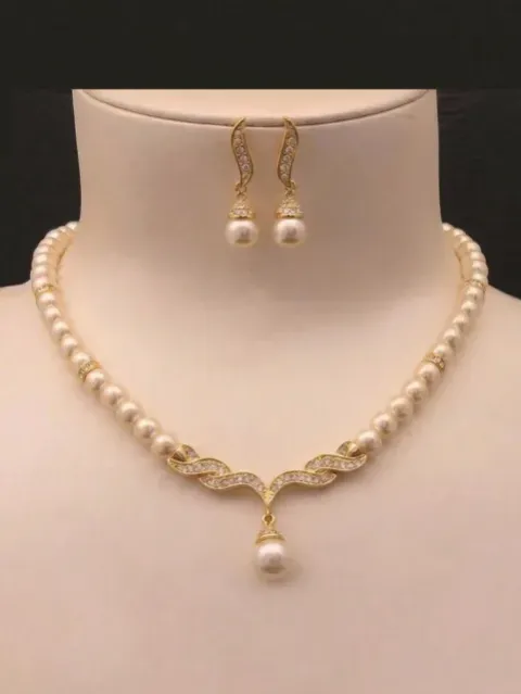 Try on Necklace & earrings with AI