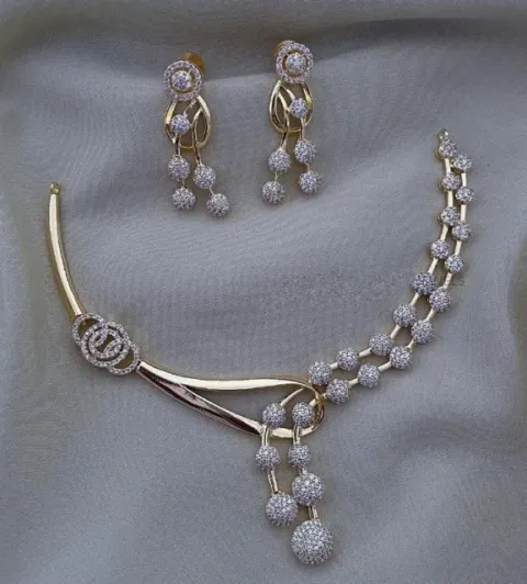Try on Necklace & earrings with AI
