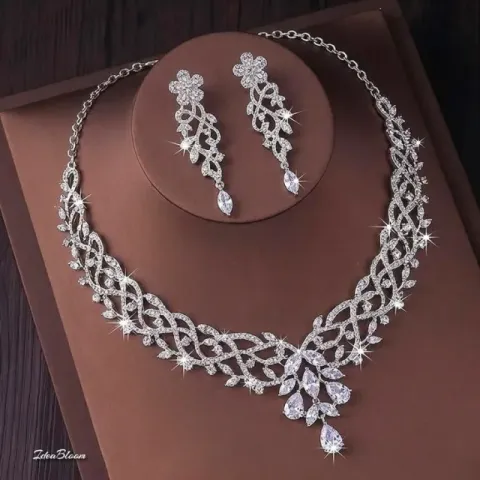 Try on Necklace & earrings online with AI